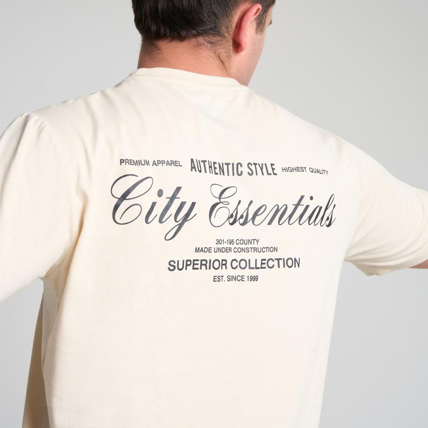 Polera Estampada Slim Manga Corta Cuello Redondo Hombre Skuad image number 4.0
