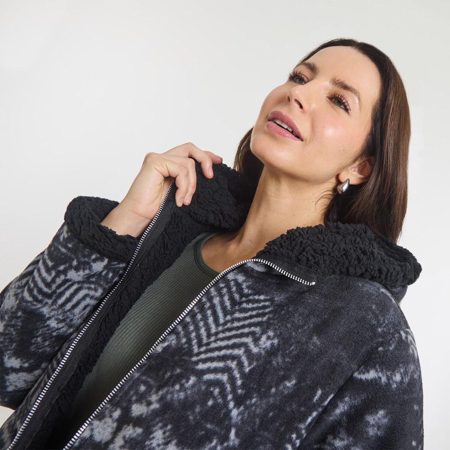 Chaqueta Print Regular Cuello Alto Con Capucha Mujer Geeps image number 4.0
