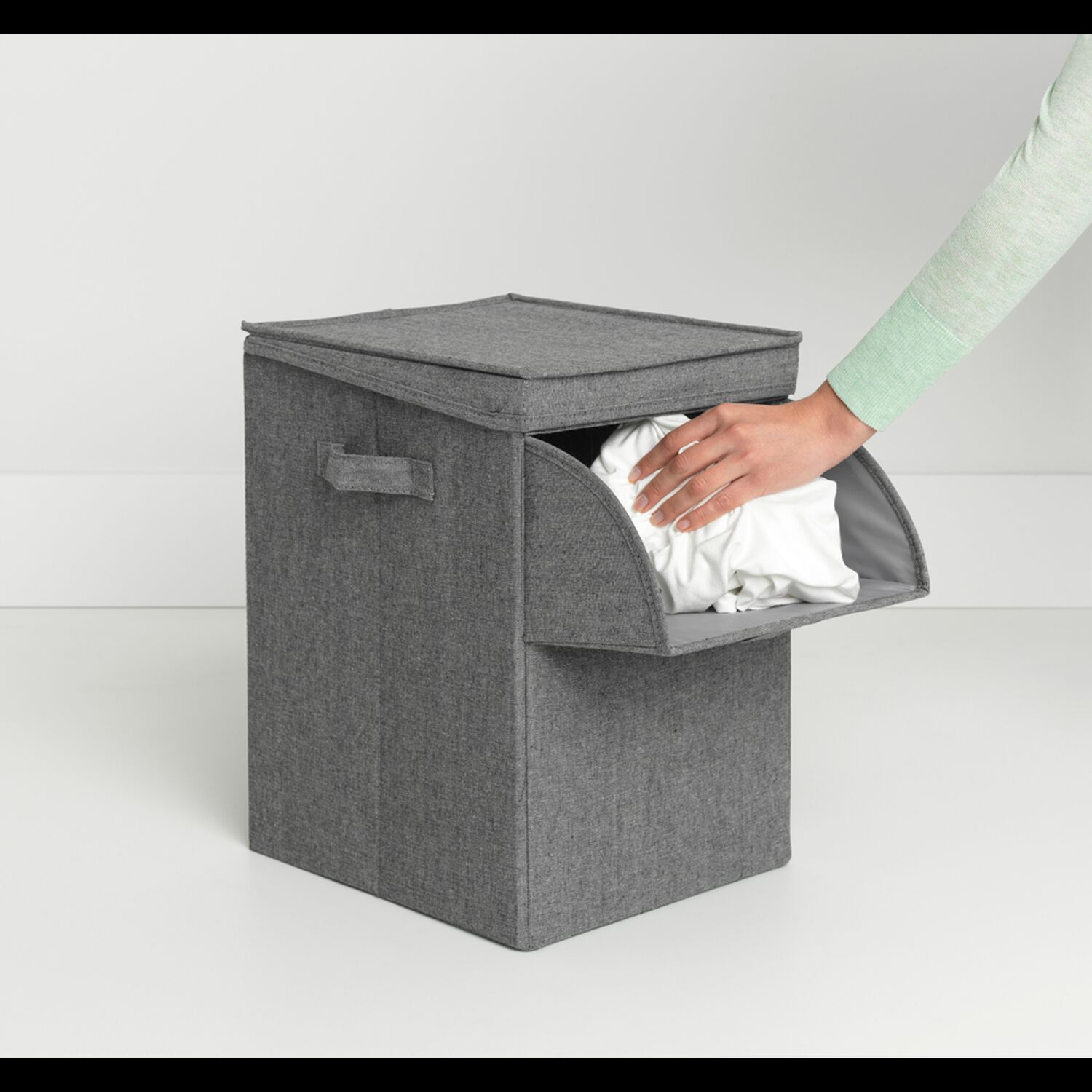 Caja Apilable Para Ropa 35 Lt Pepper Black image number 3.0