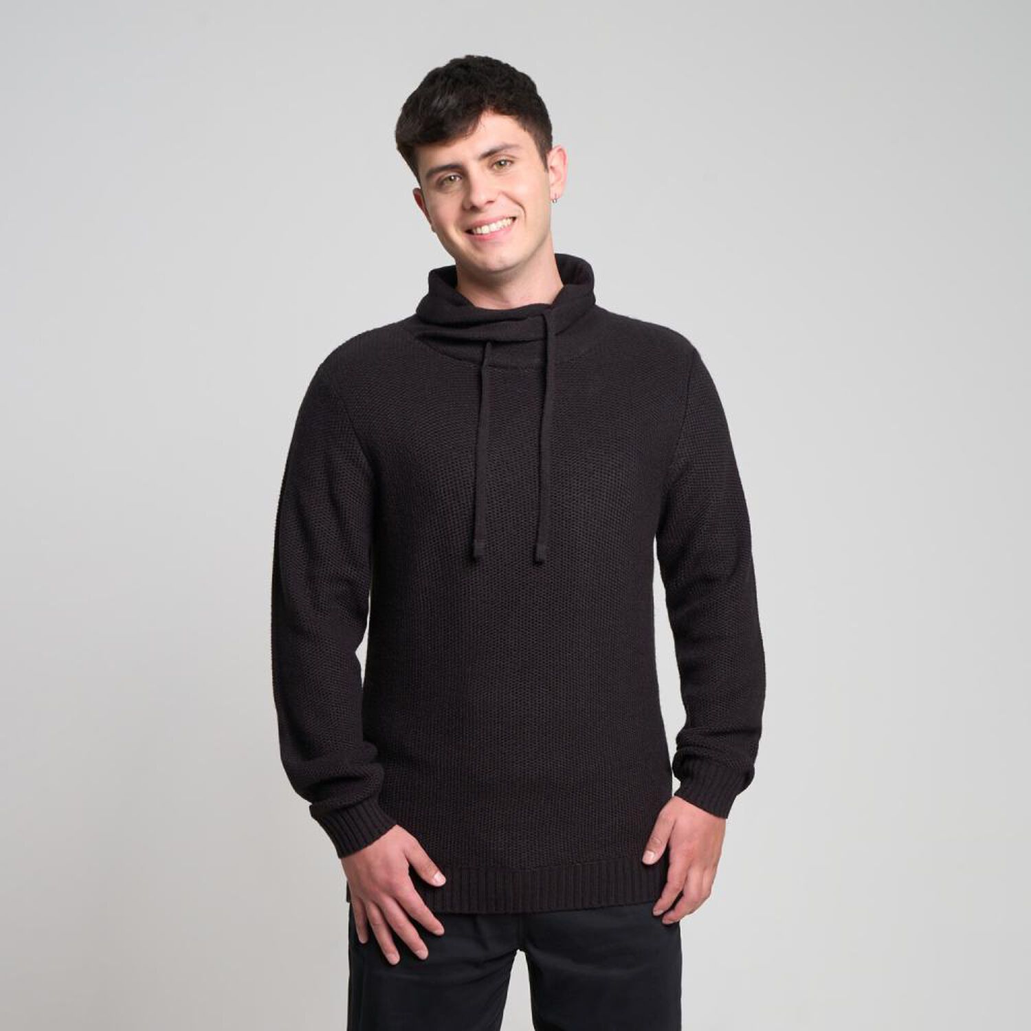 Sweater Liso Manga Larga Cuello Alto Con Cacpuha Hombre Skuad image number 0.0