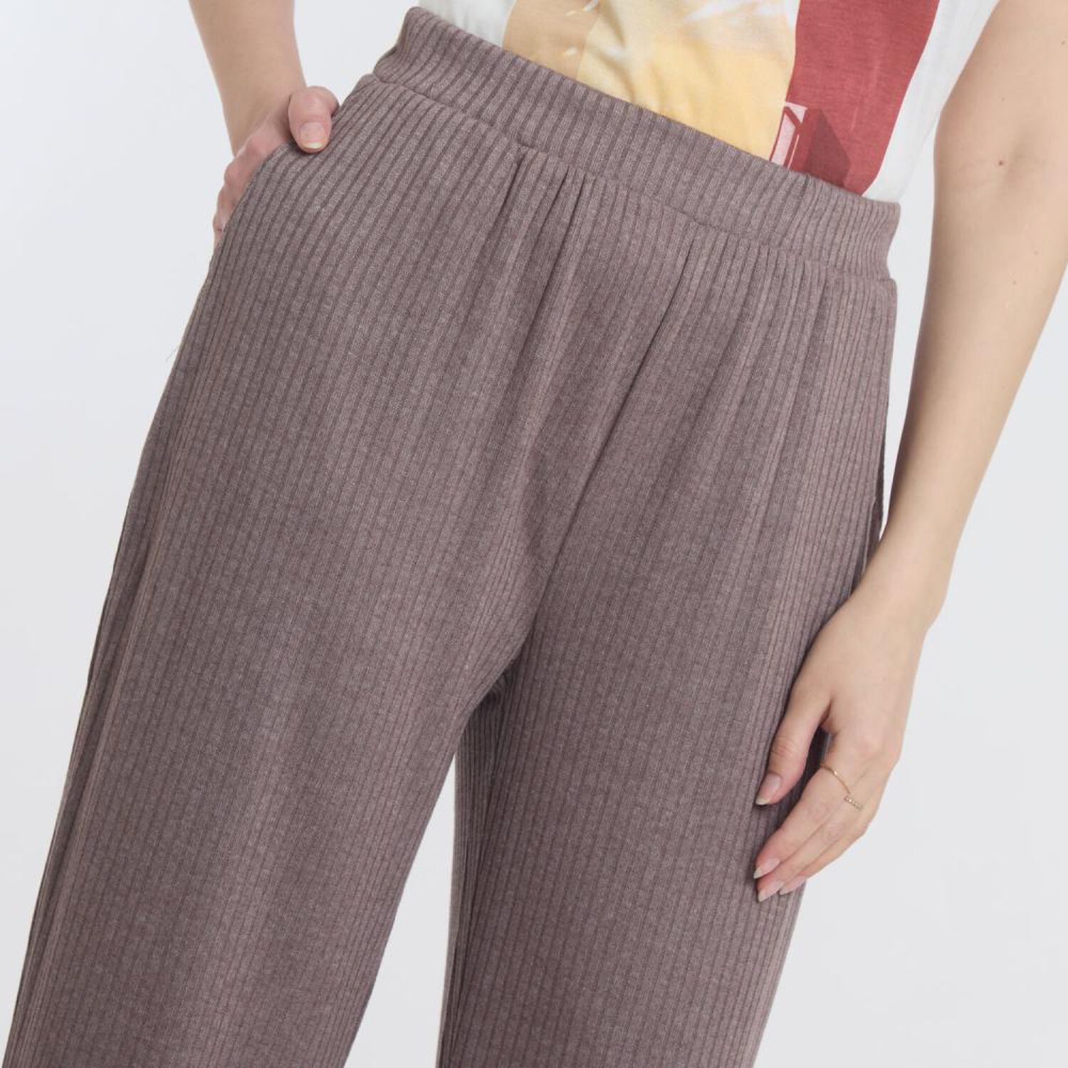 Pantal&oacute;n De Buzo Dise&ntilde;o Rib Tiro Medio Relax Mujer Geeps image number 4.0