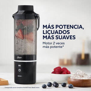 Licuadora Port&aacute;til Mini Juguera Recargable Usb Gomax 590 Ml Oster Negra