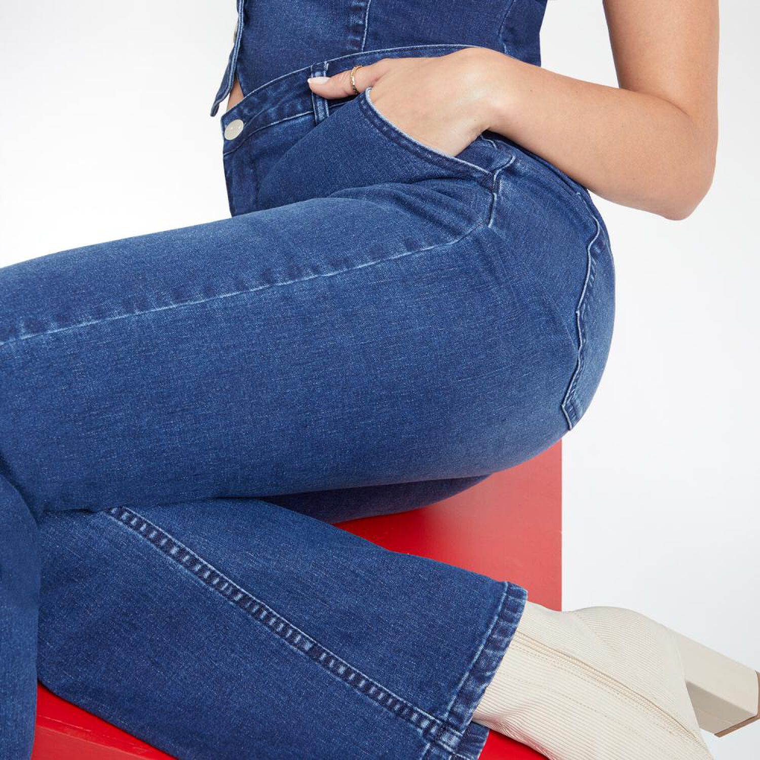Jeans Metallic Button Without Tiro Medio Flare Mujer Kimera image number 4.0