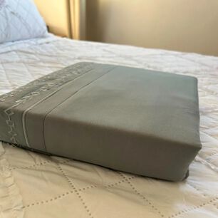 Juego De S&aacute;banas Bordadas Super King Gris 4 Piezas