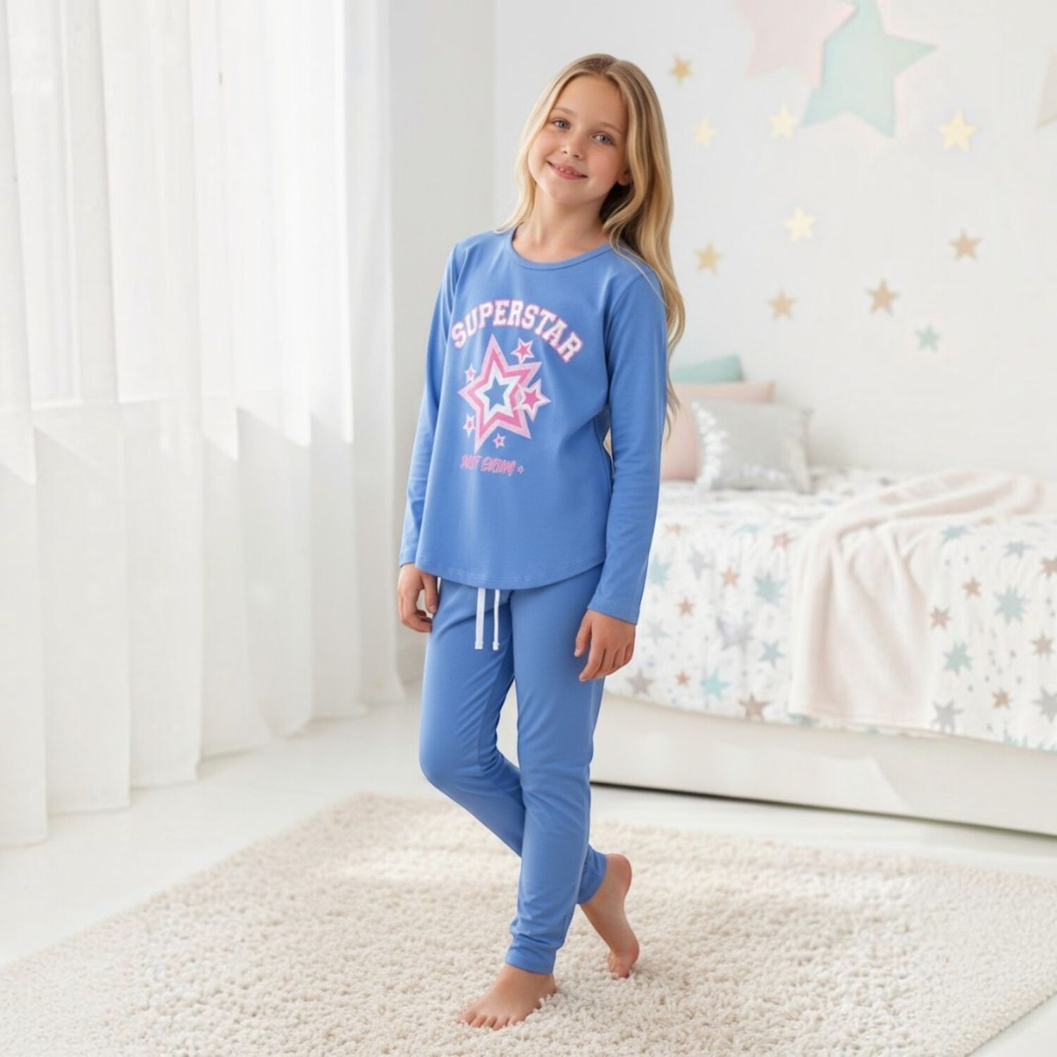 Pijama Ni&ntilde;a Estampado Super Star Celeste image number 0.0
