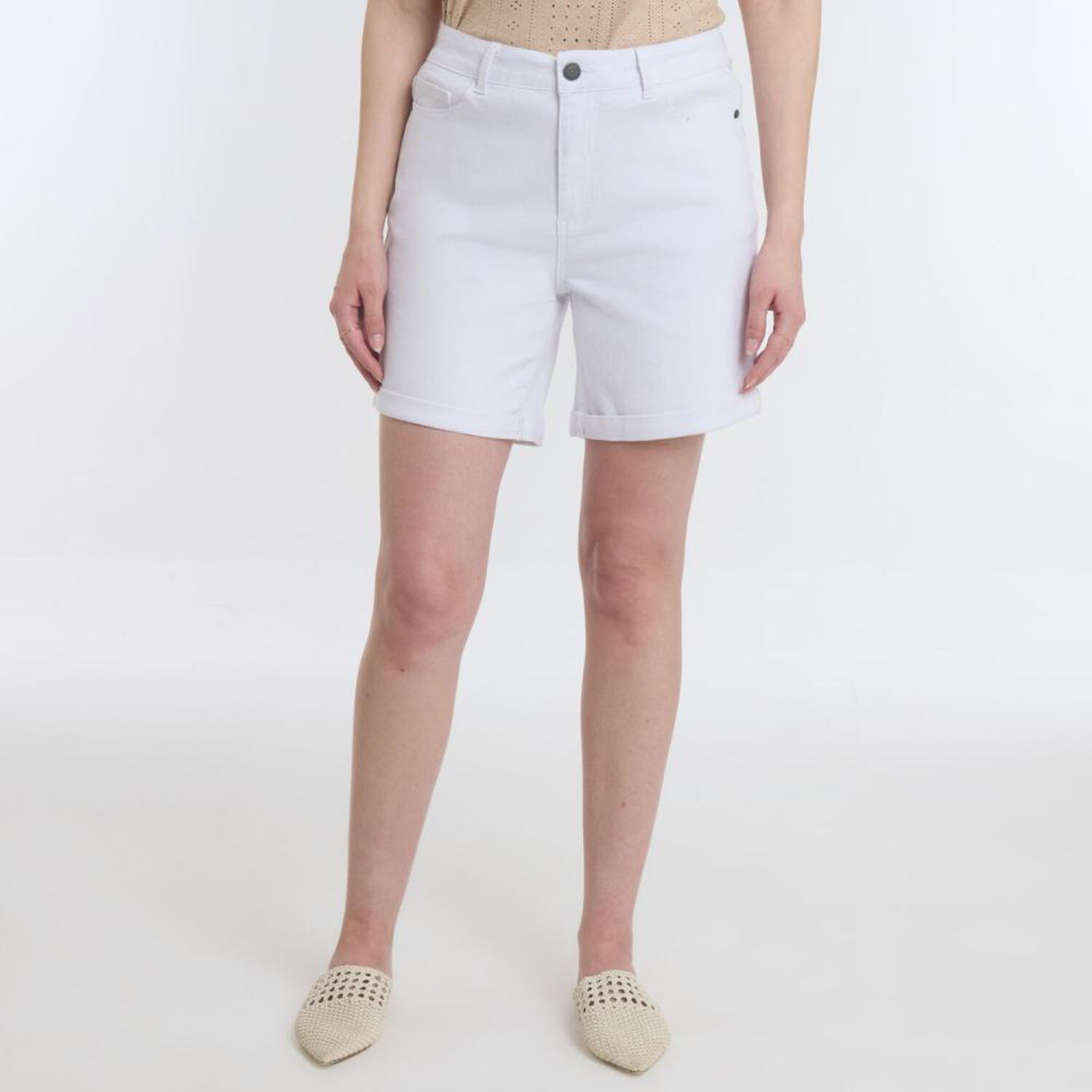Bermuda B&aacute;sico Denim Tiro Medio Regular Mujer Geeps image number 0.0