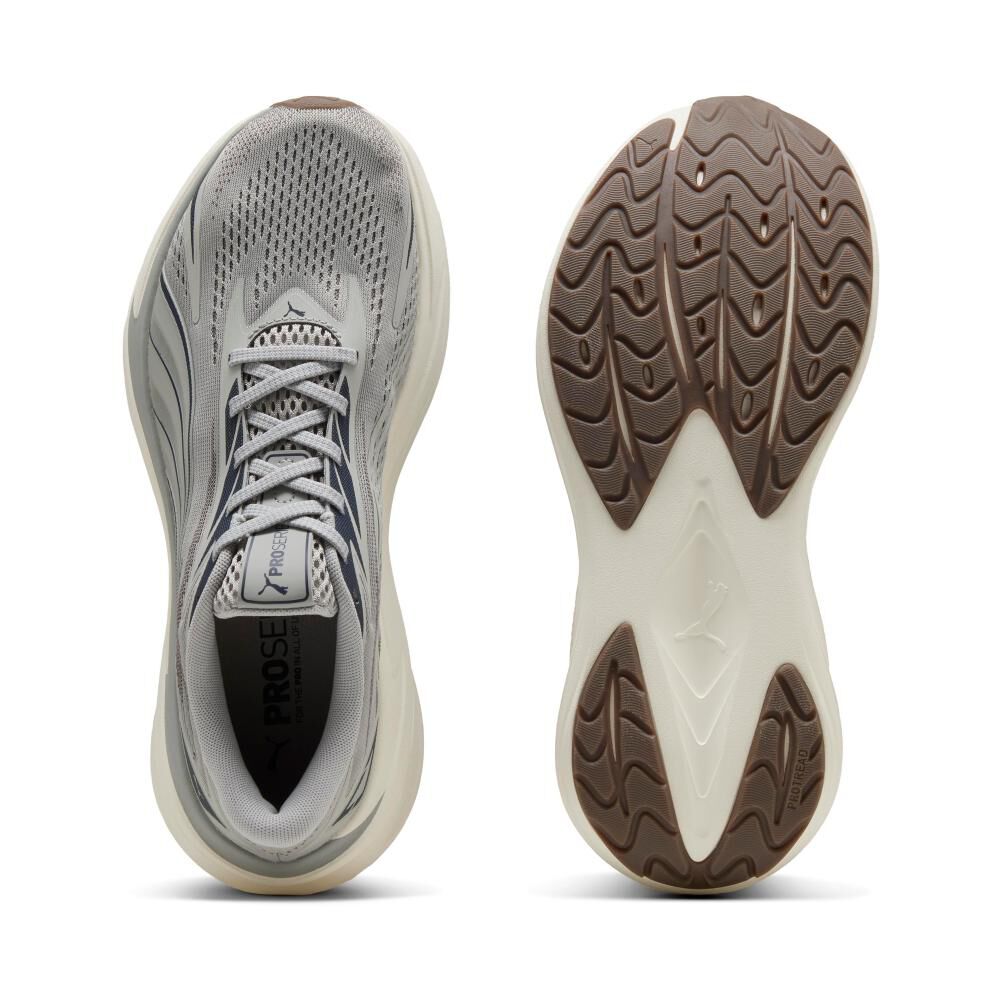 Zapatilla Running Unisex Puma Maxima Pro Gris image number 3.0