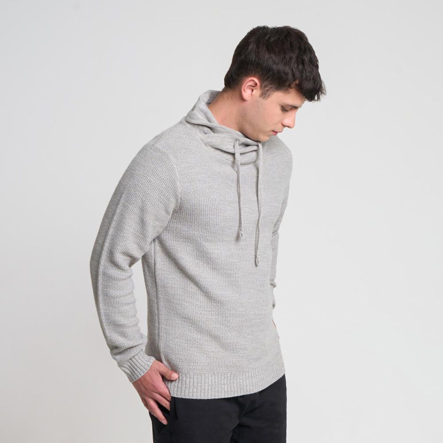 Sweater Liso Manga Larga Cuello Alto Con Cacpuha Hombre Skuad image number 2.0