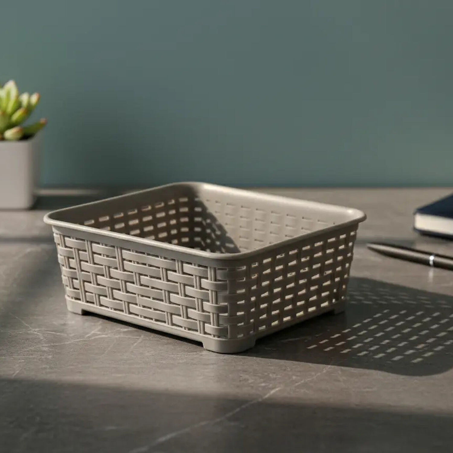Canastilla Canasta Organizadora Multiusos Estilo Rattan 1.4 Litros Marca Reyplast Color Taupe image number 6.0