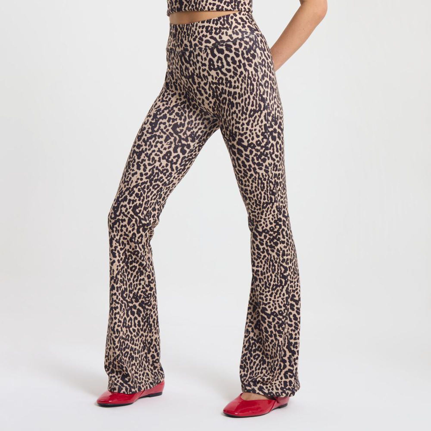 Calza Tiro Medio Flare Mujer Rolly Go image number 2.0