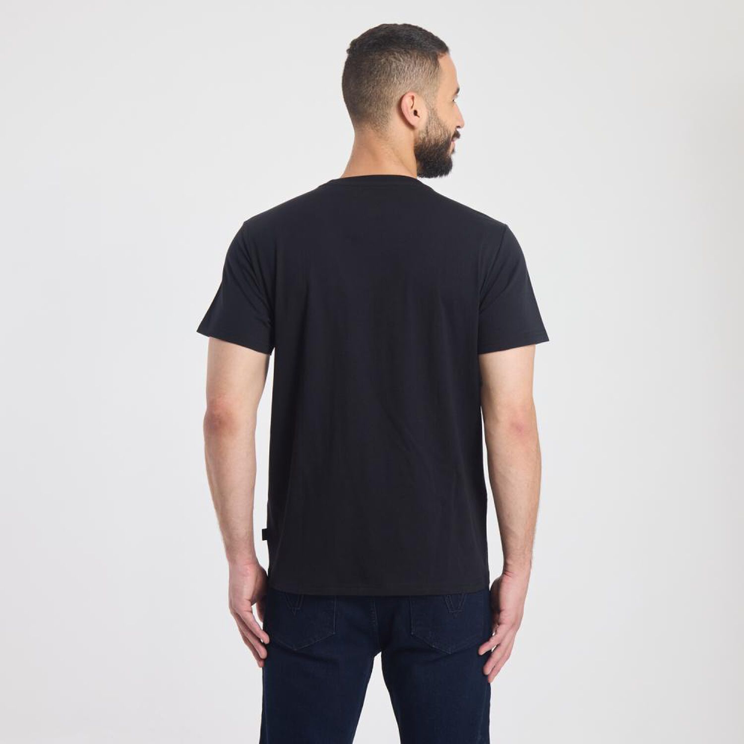 Polera Estampada Regular Manga Corta Cuello Redondo Hombre Az Black image number 3.0