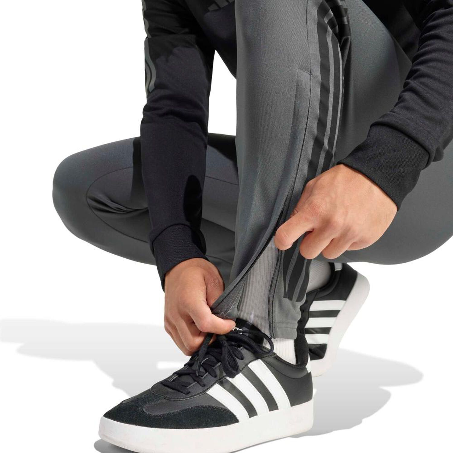 Pantal&oacute;n De Buzo Hombre Adidas image number 4.0