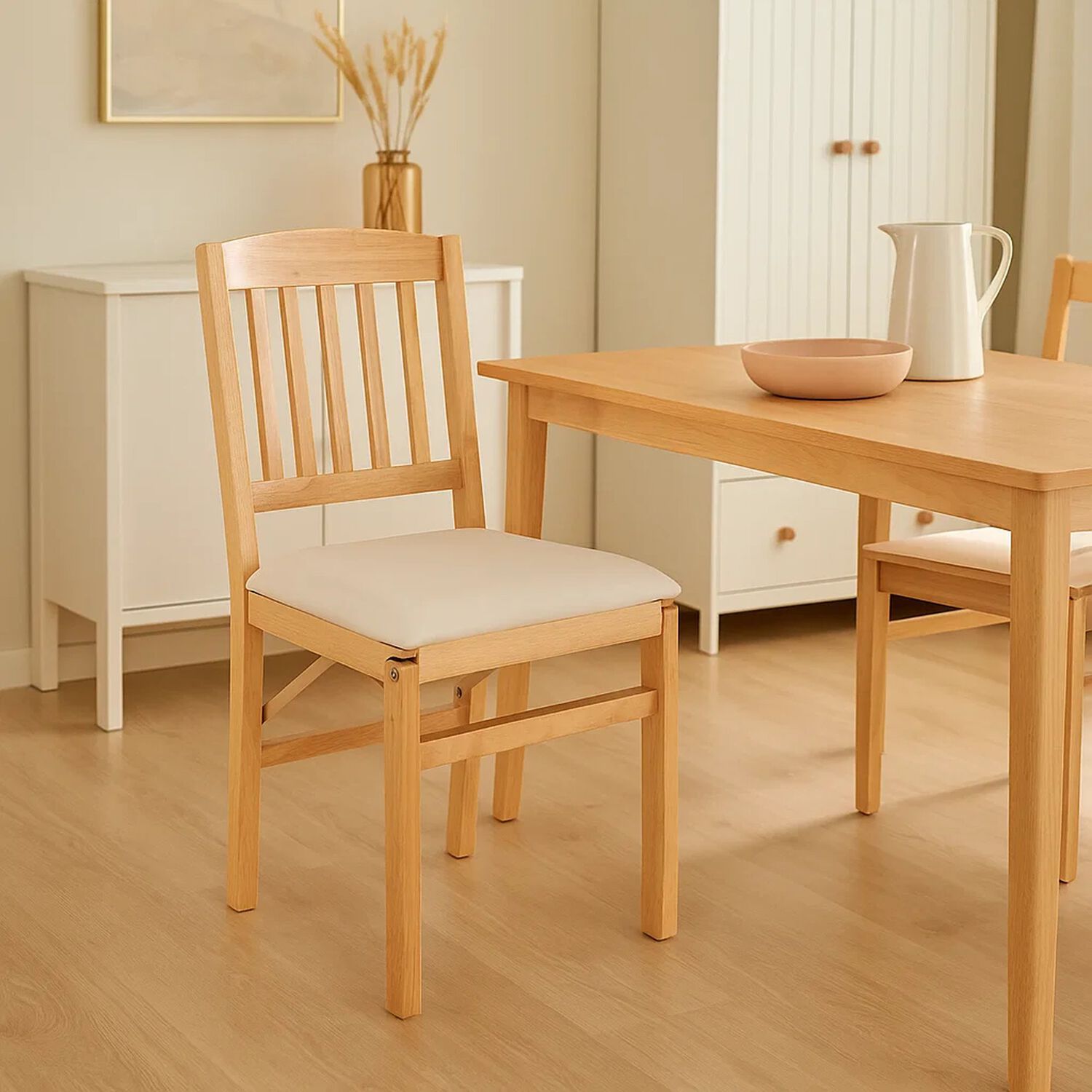 Silla Moderna Plegable De Madera Clara Con Tapizado Neutro image number 2.0