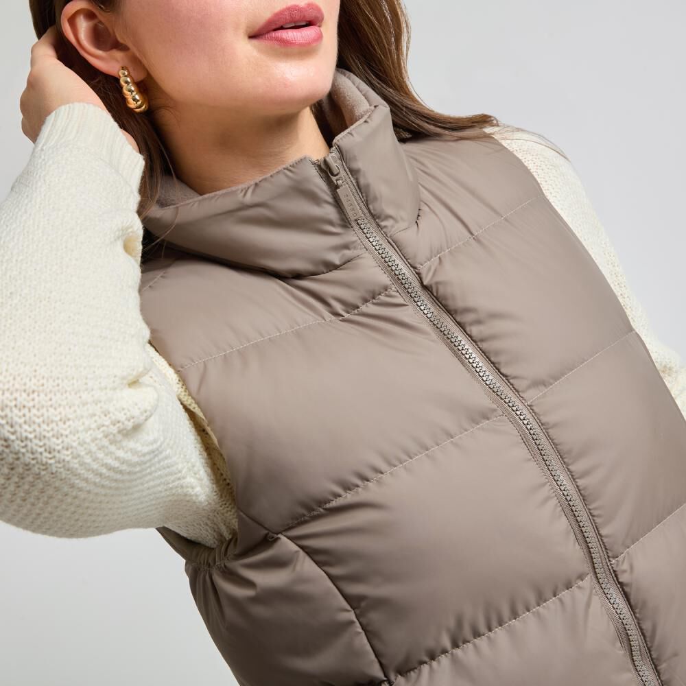 Parka Regular Sin Mangas Cuello Alto Mujer Geeps image number 4.0