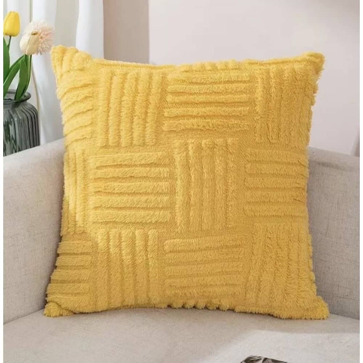 Funda Para Cojin Peludo Plufunda Para Cojin Peludo Plush Medida 45x45cm Decoracion Amarillosh Medida 45x45cm Decoracion Amarillo image number 0.0