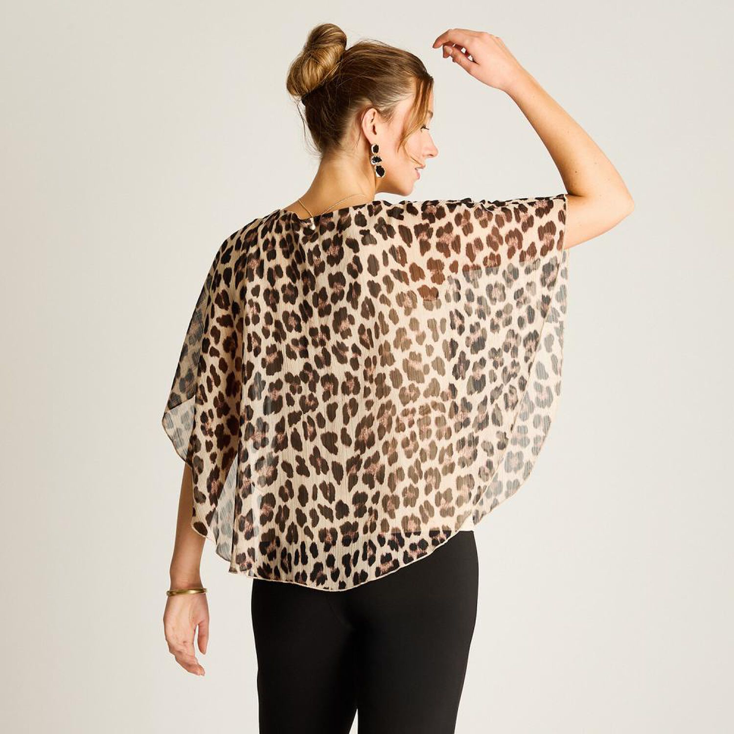 Blusa Tipo Poncho Peto Interior Manga Corta Cuello Redondo Mujer Lorenzo Di Pontti image number 2.0