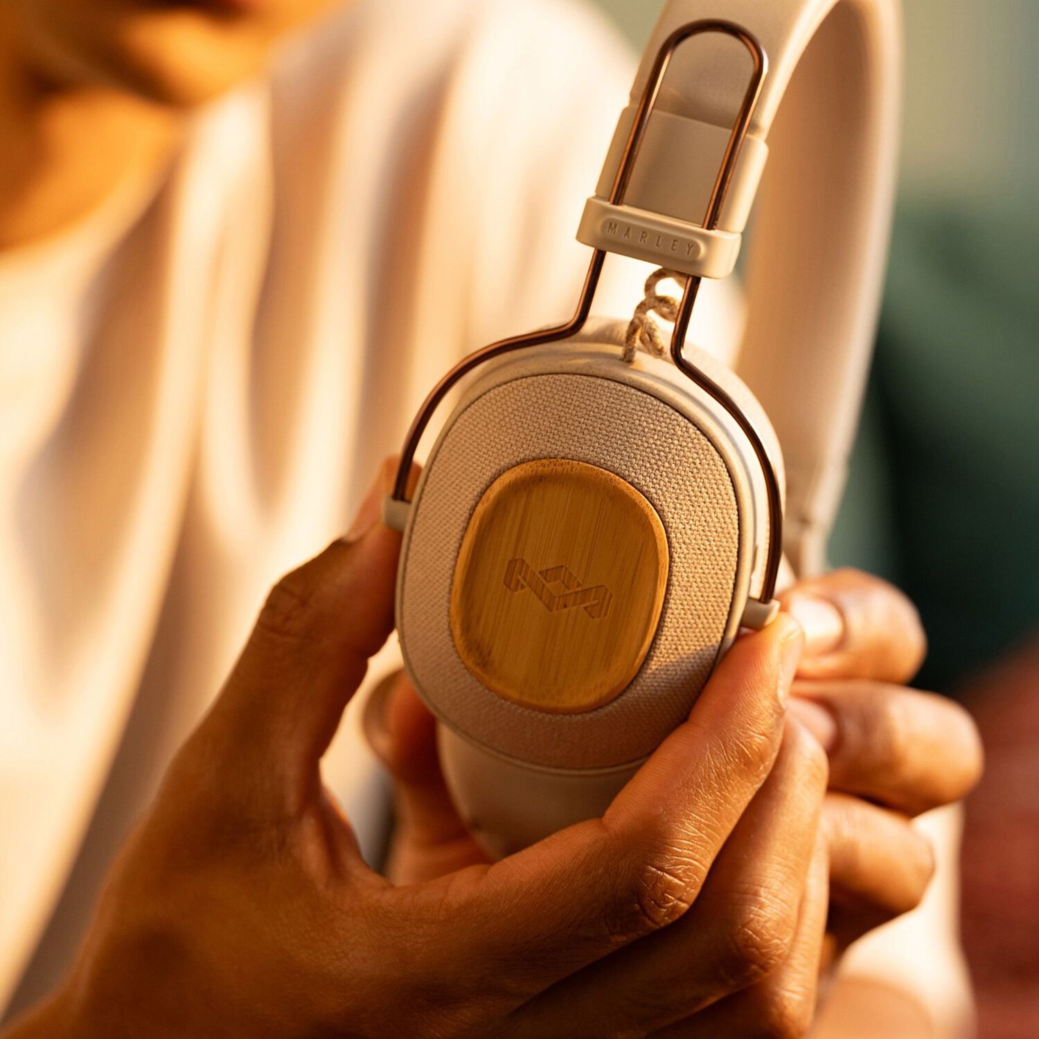 Aud&iacute;fonos Bluetooth Positive Vibration Riddim Cream Marley image number 4.0