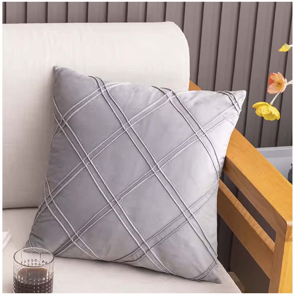 Pack De 02 Fundas De Coj&iacute;n De Terciopelo Con Rayas 45x45 Gris image number 1.0
