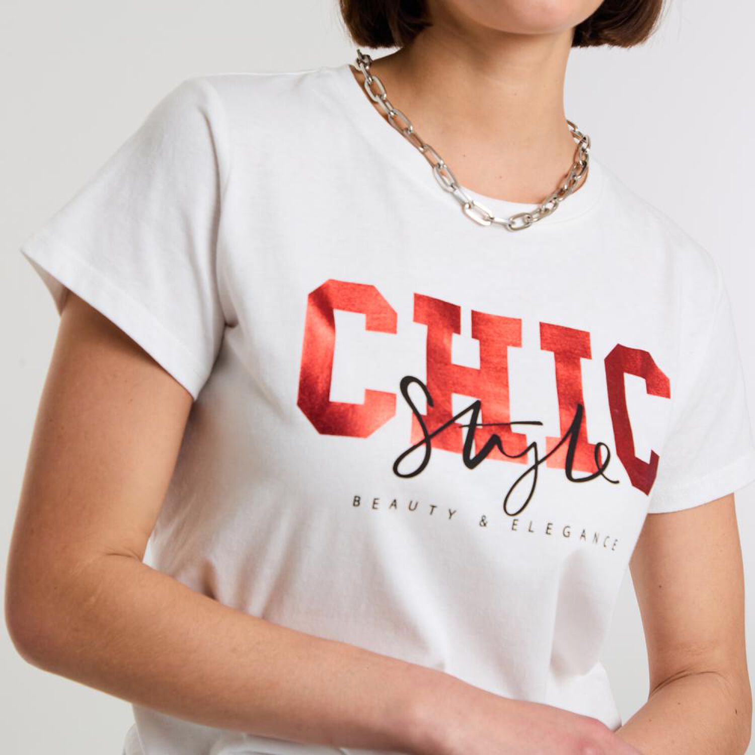 Polera Print Frase Manga Corta Cuello Redondo Mujer Rolly Go image number 4.0