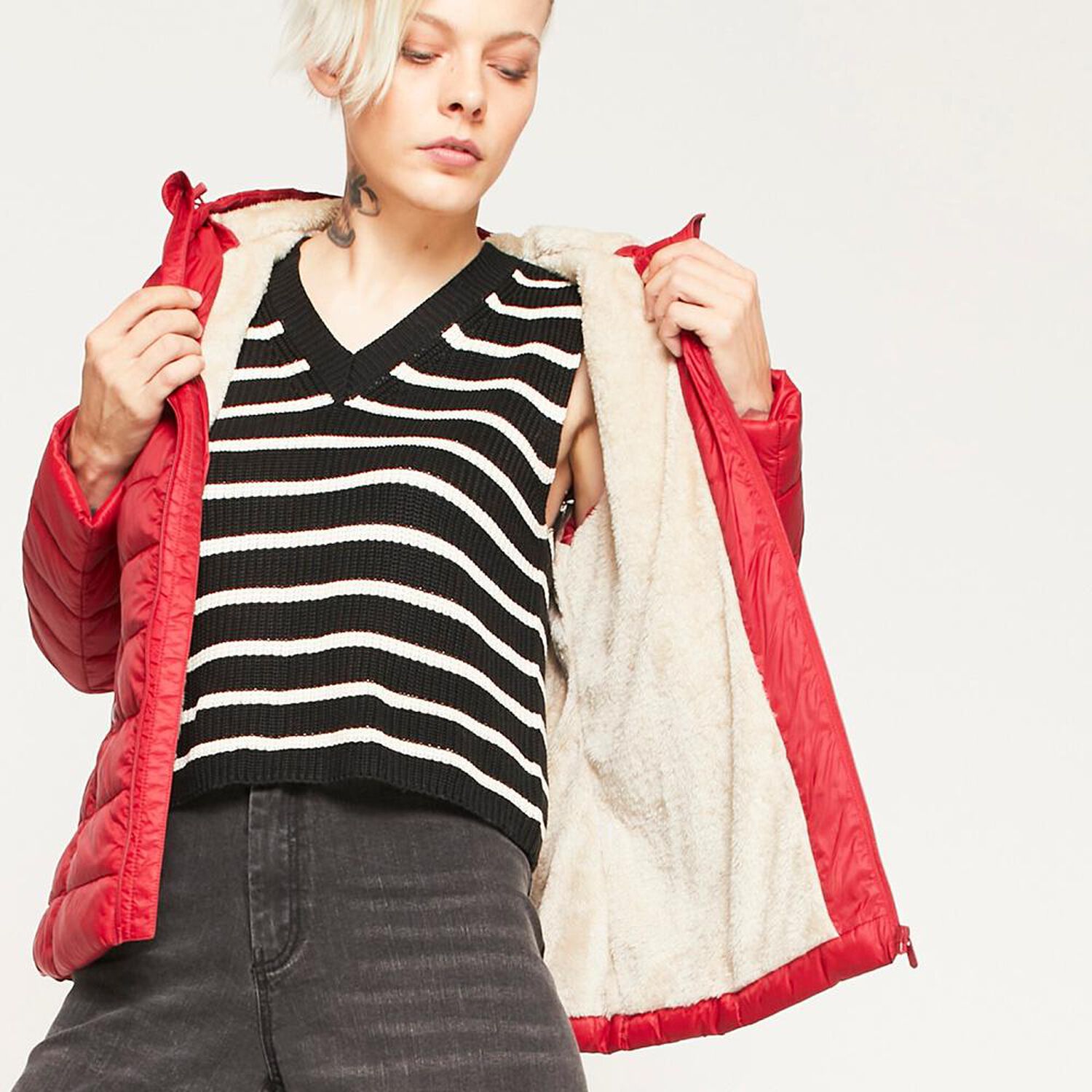 Parka B&aacute;sica Regular Cuello Alto Con Capucha Mujer Rolly Go image number 5.0