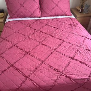 Cubrecama 2 Plazas Microfibra Con Vuelos Fucsia