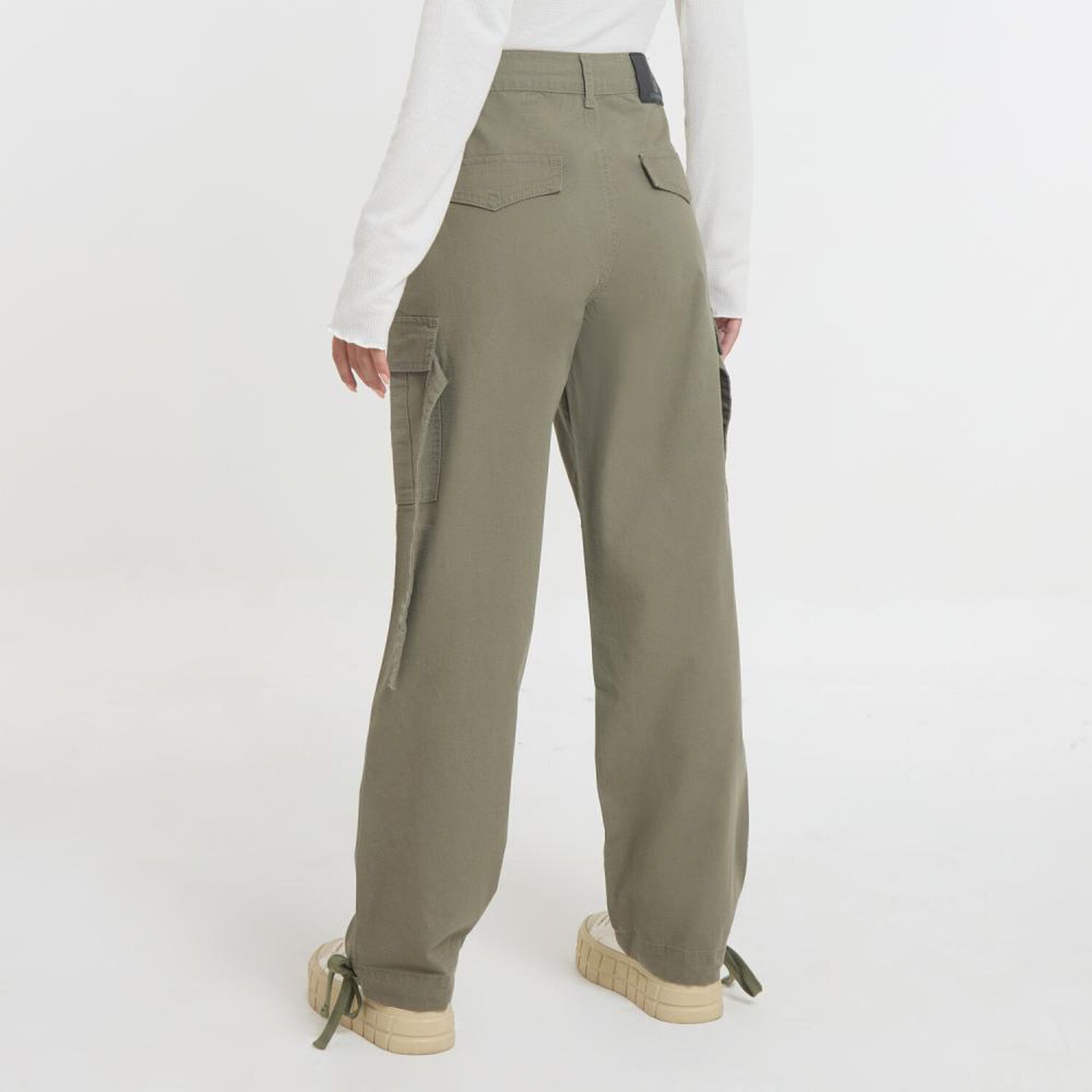 Pantal&oacute;n Tiro Medio Cargo Mujer Ocean Pacific image number 3.0