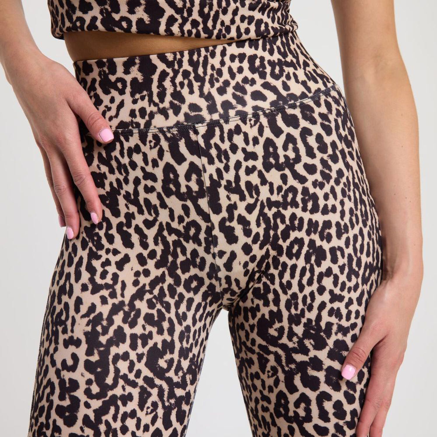 Calza Tiro Medio Flare Mujer Rolly Go image number 4.0
