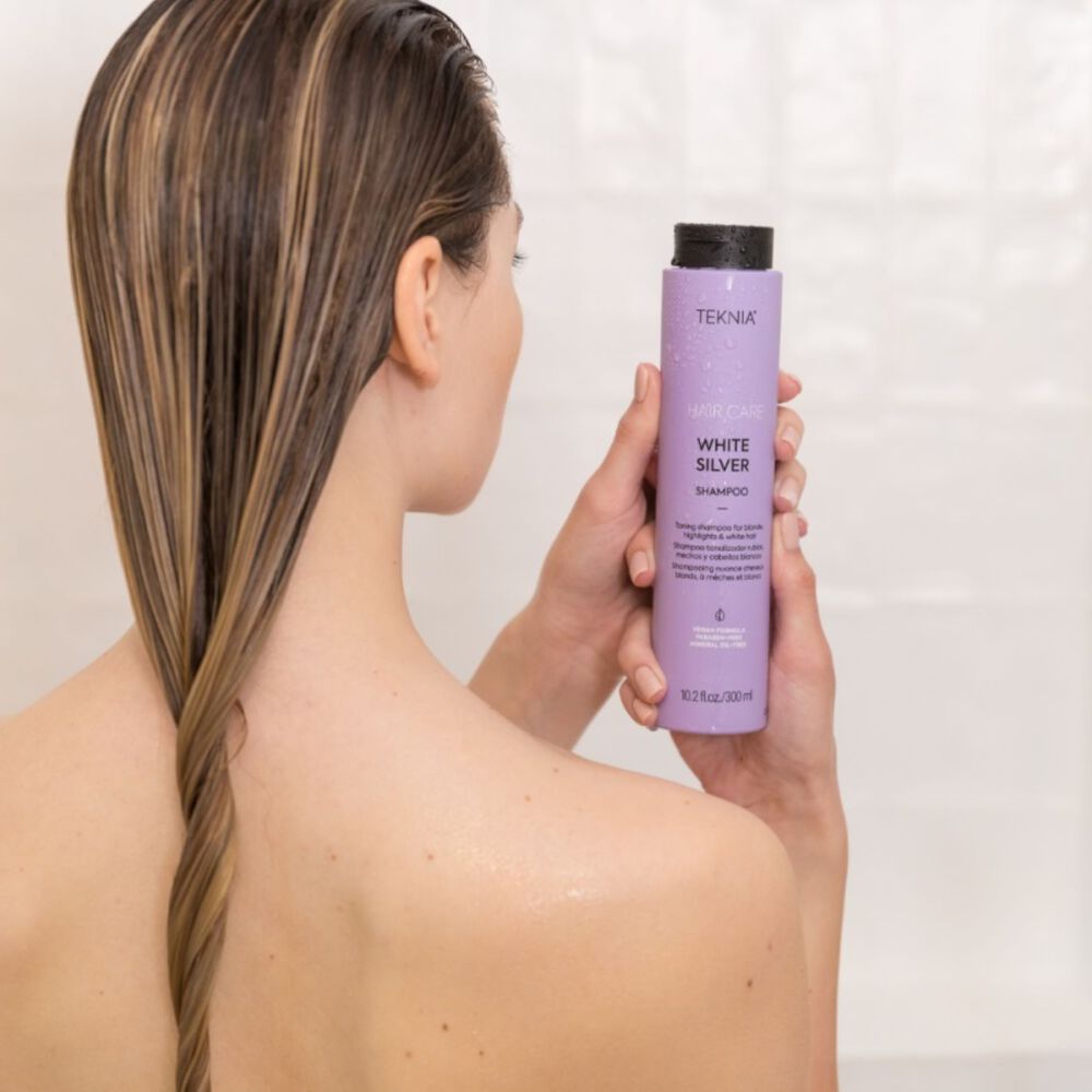 Shampoo Tonalizador Cabellos Rubios Y Con Mechasx300ml Lakme image number 2.0