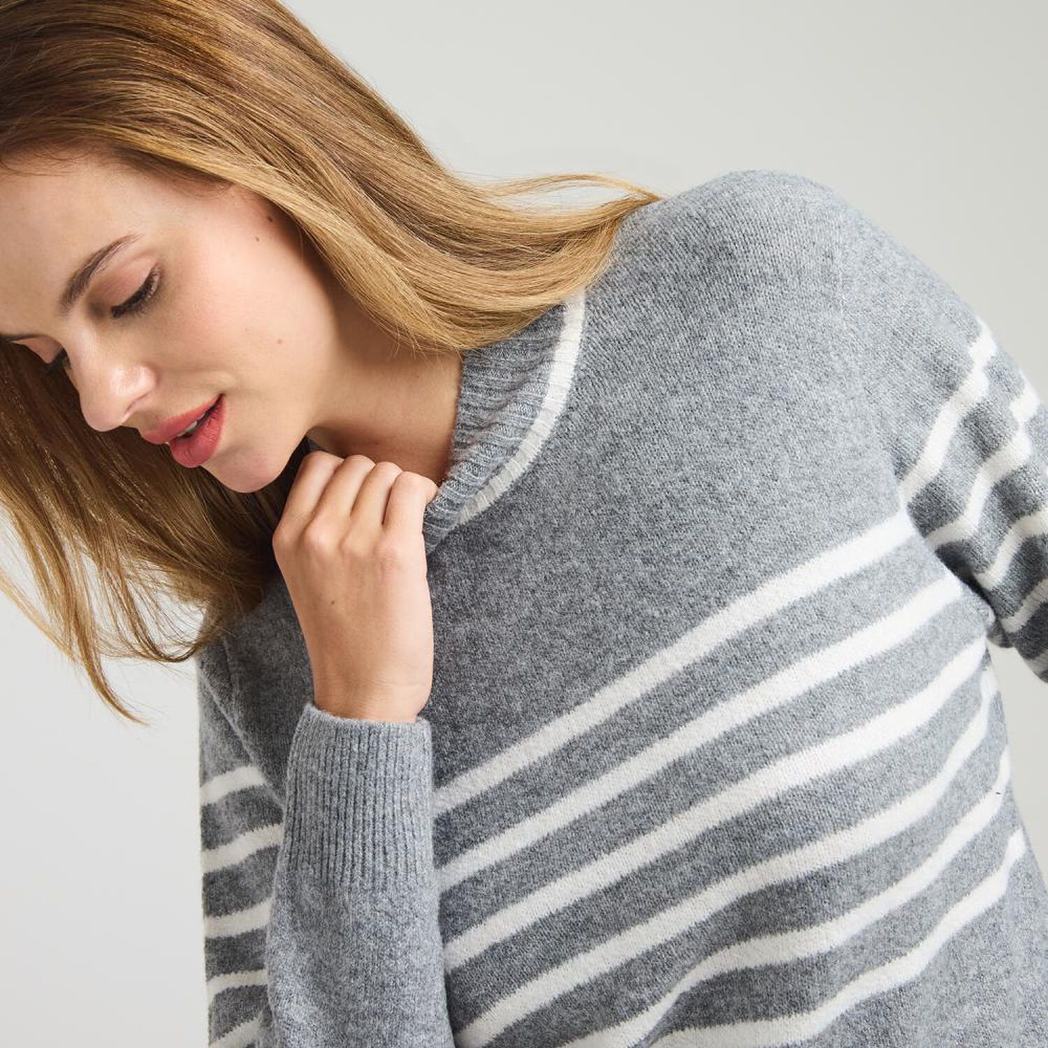Sweater Melange Con L&iacute;neas Manga Larga Cuello Alto Mujer Kimera image number 4.0