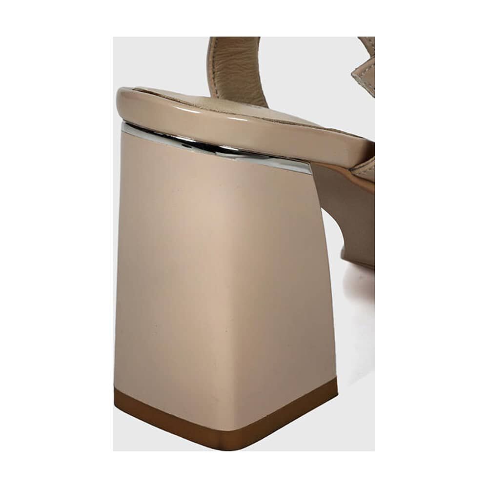 Sandalia Cuero Valeria Beige image number 7.0