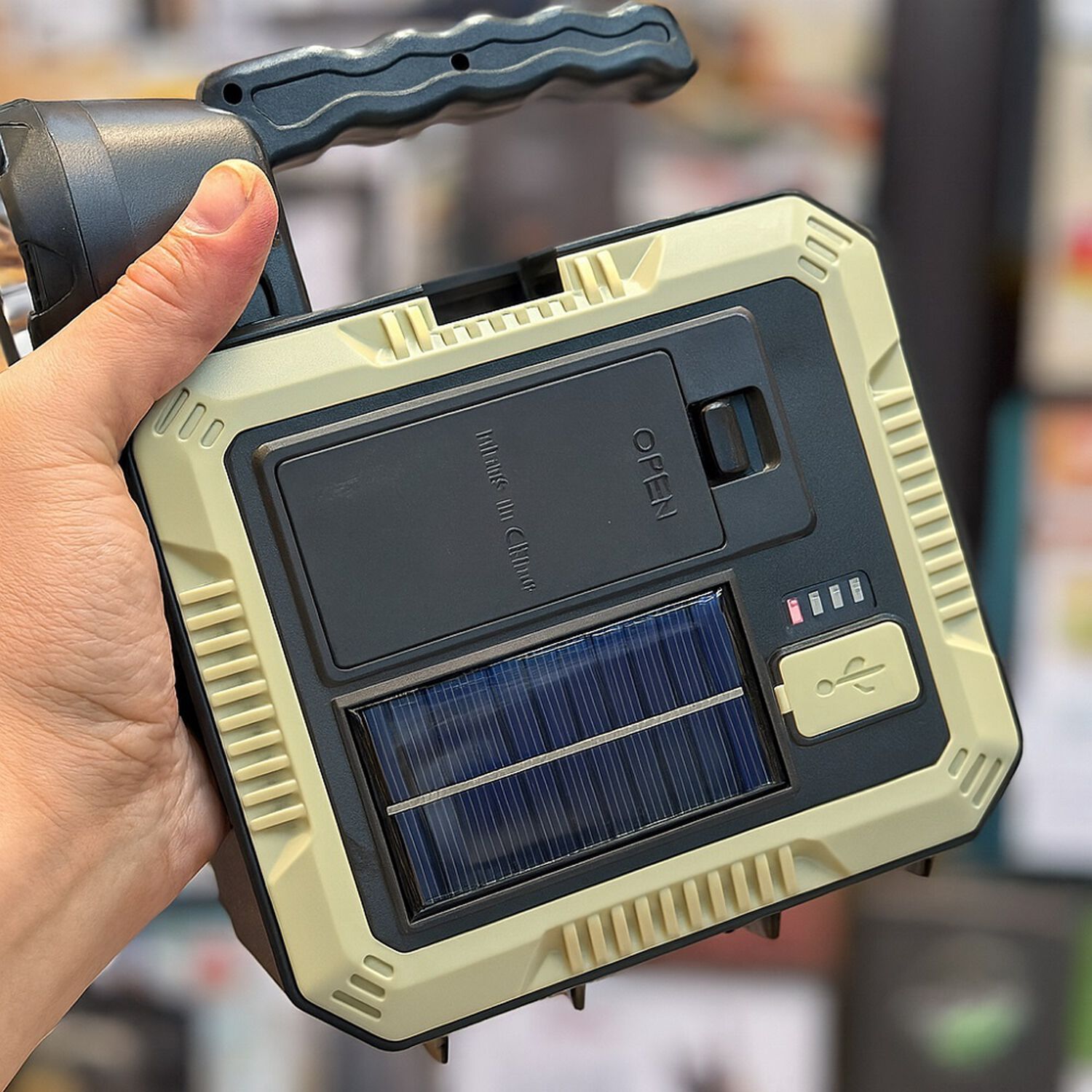 Linterna Led Solar Recargable Con Herramientas Integradas image number 2.0