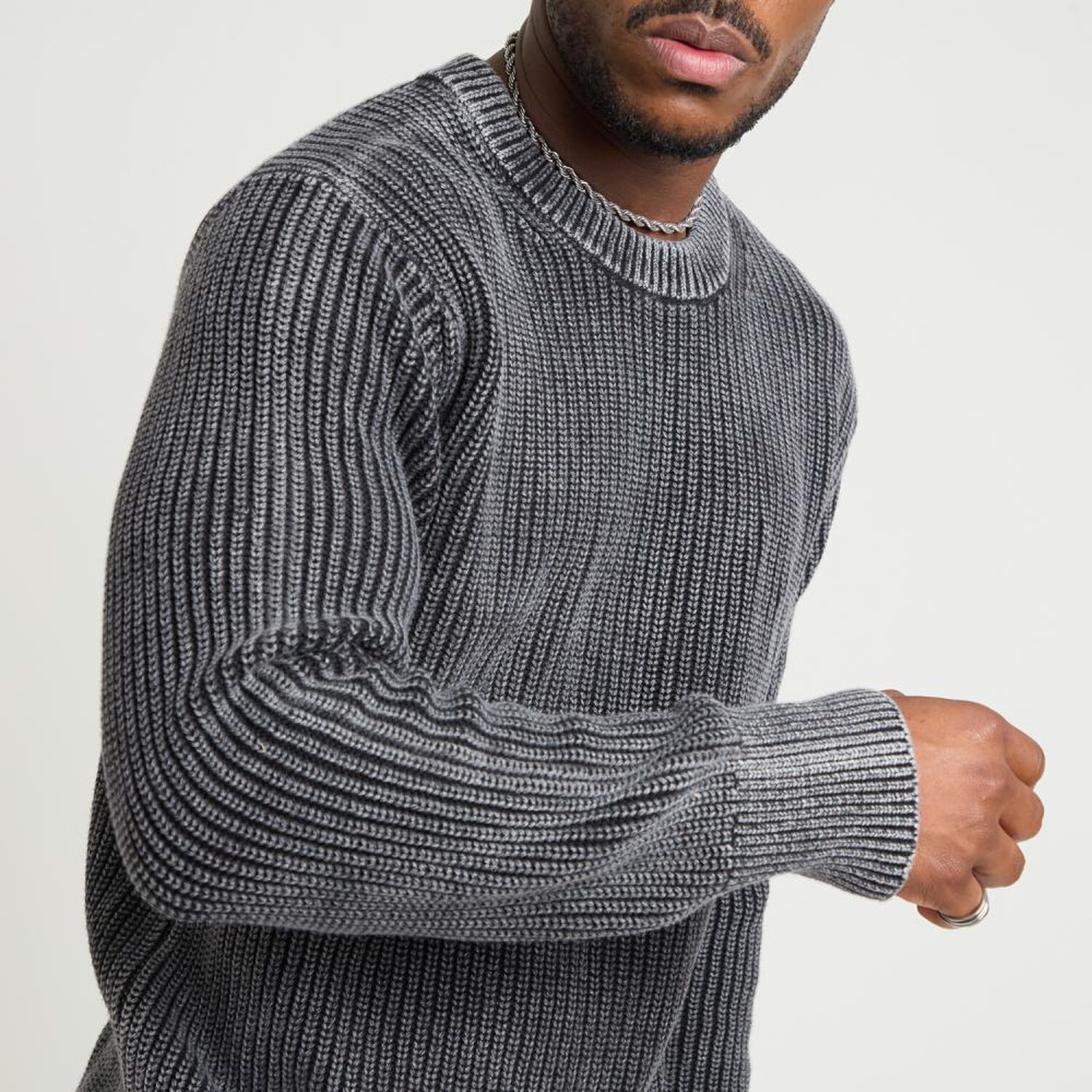 Sweater Liso Slim Manga Larga Cuello Redondo Hombre Rolly Go image number 4.0