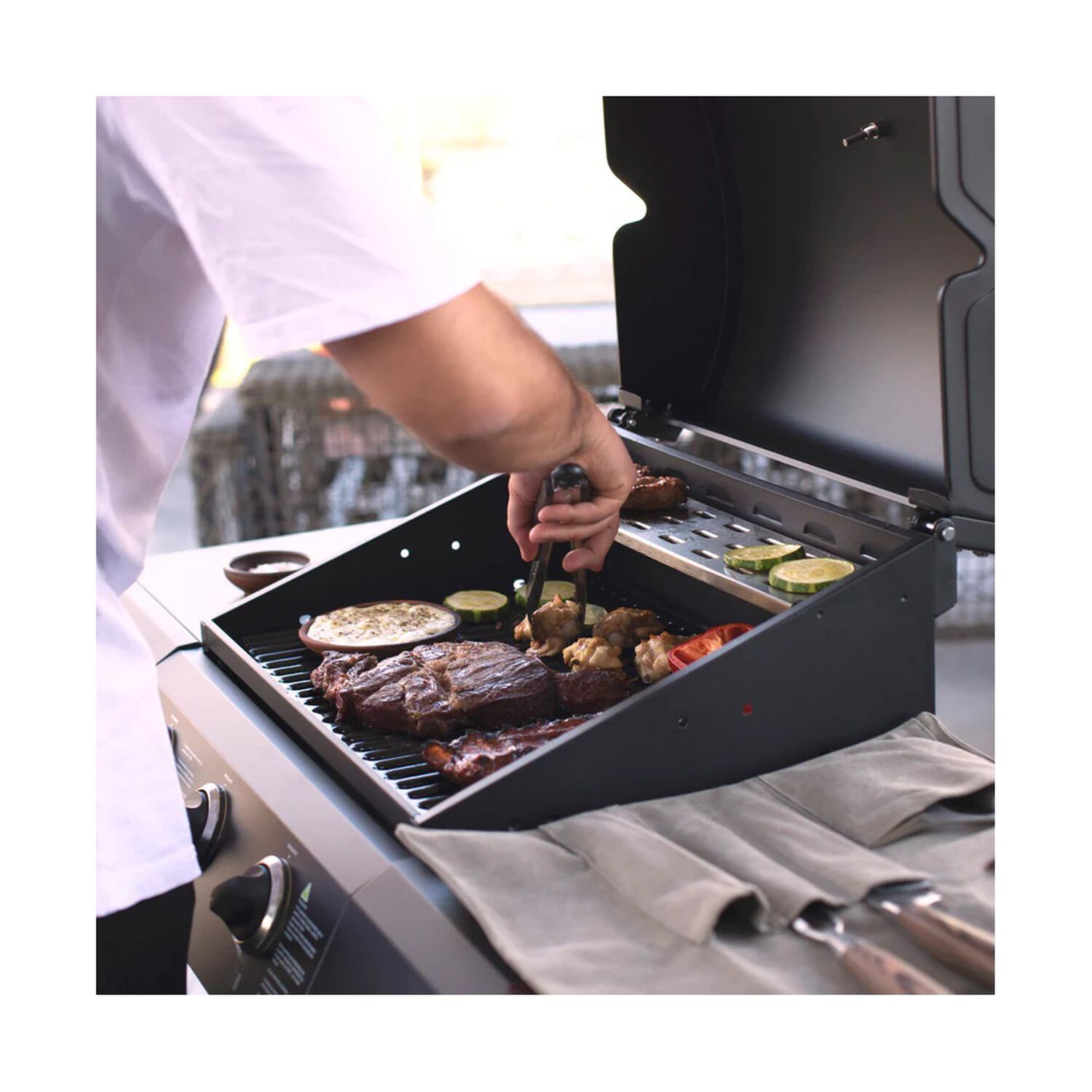 Parrilla Gas Essence Black 3q Fdv image number 2.0