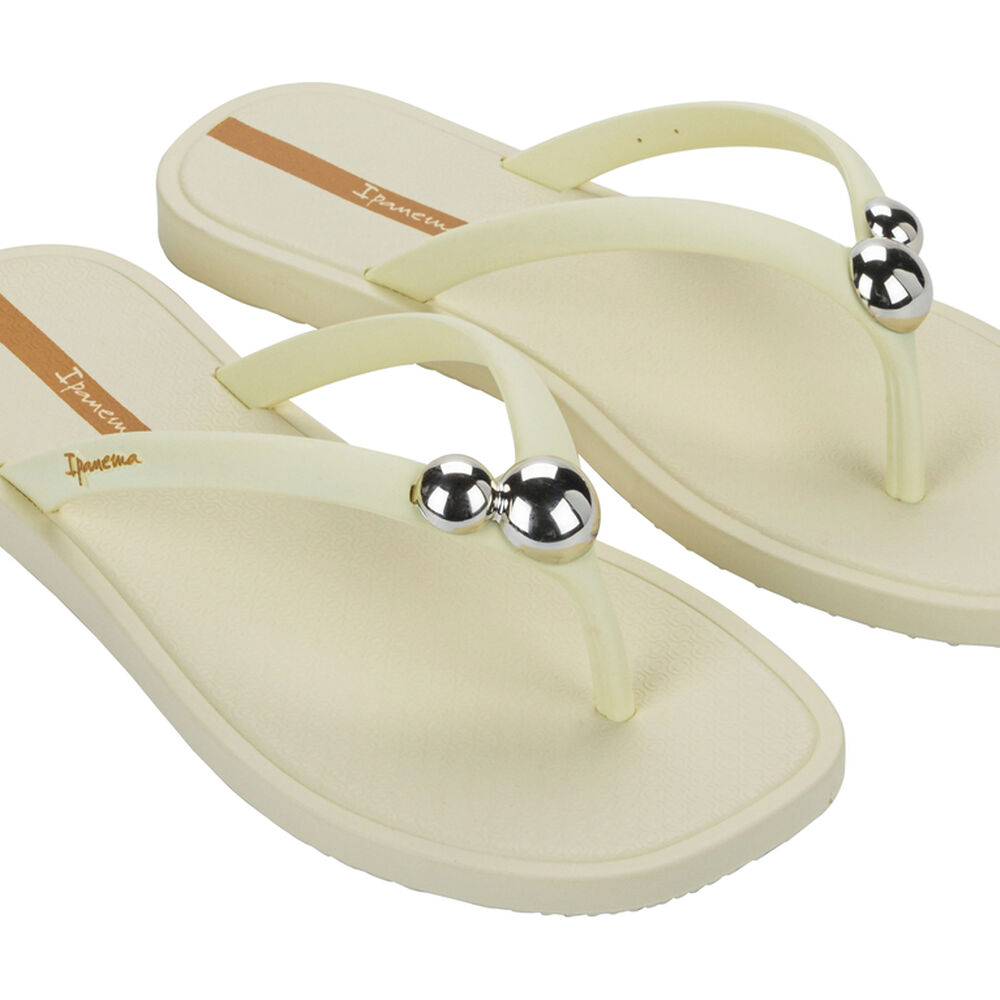 Sandalia Mujer Beige Metal Chic Ipanema image number 1.0