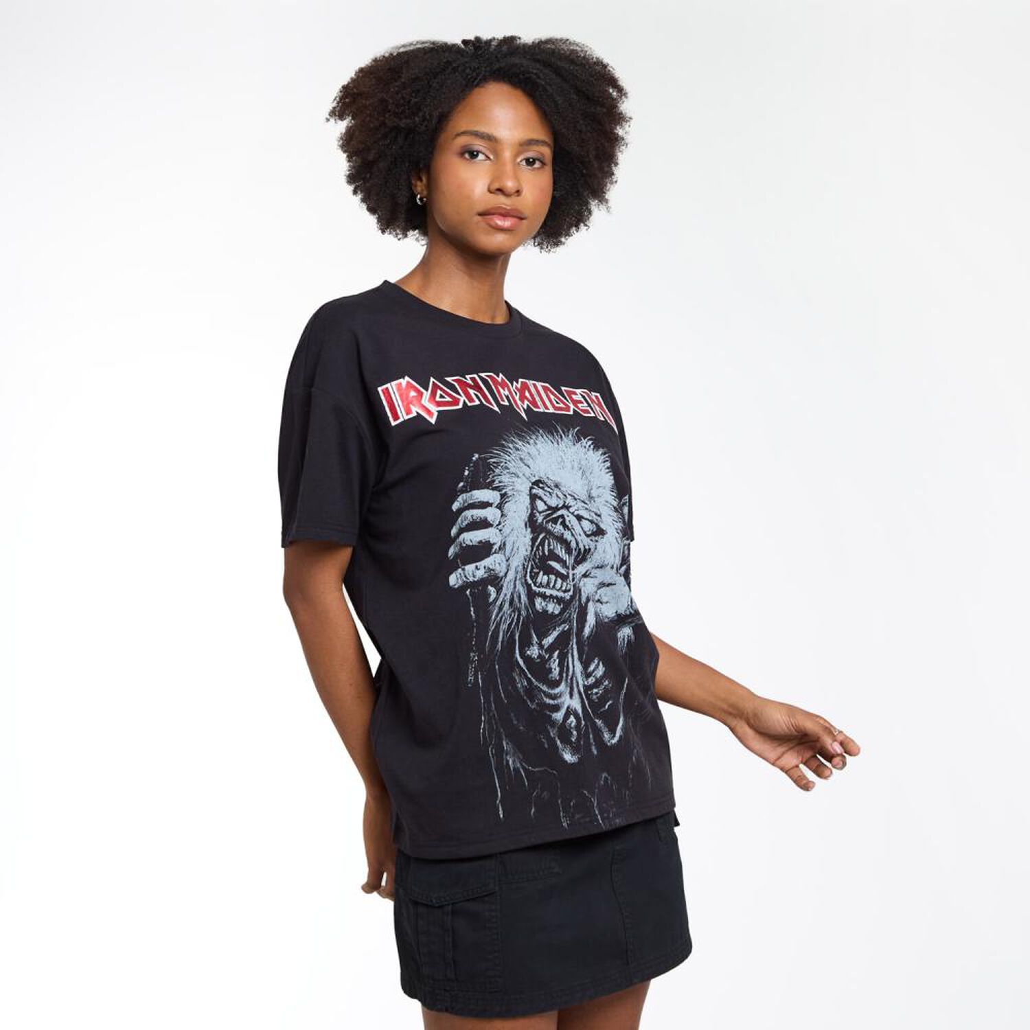 Polera Estampado Iron Maiden Manga Corta Cuello Redondo Mujer Rolly Go image number 2.0