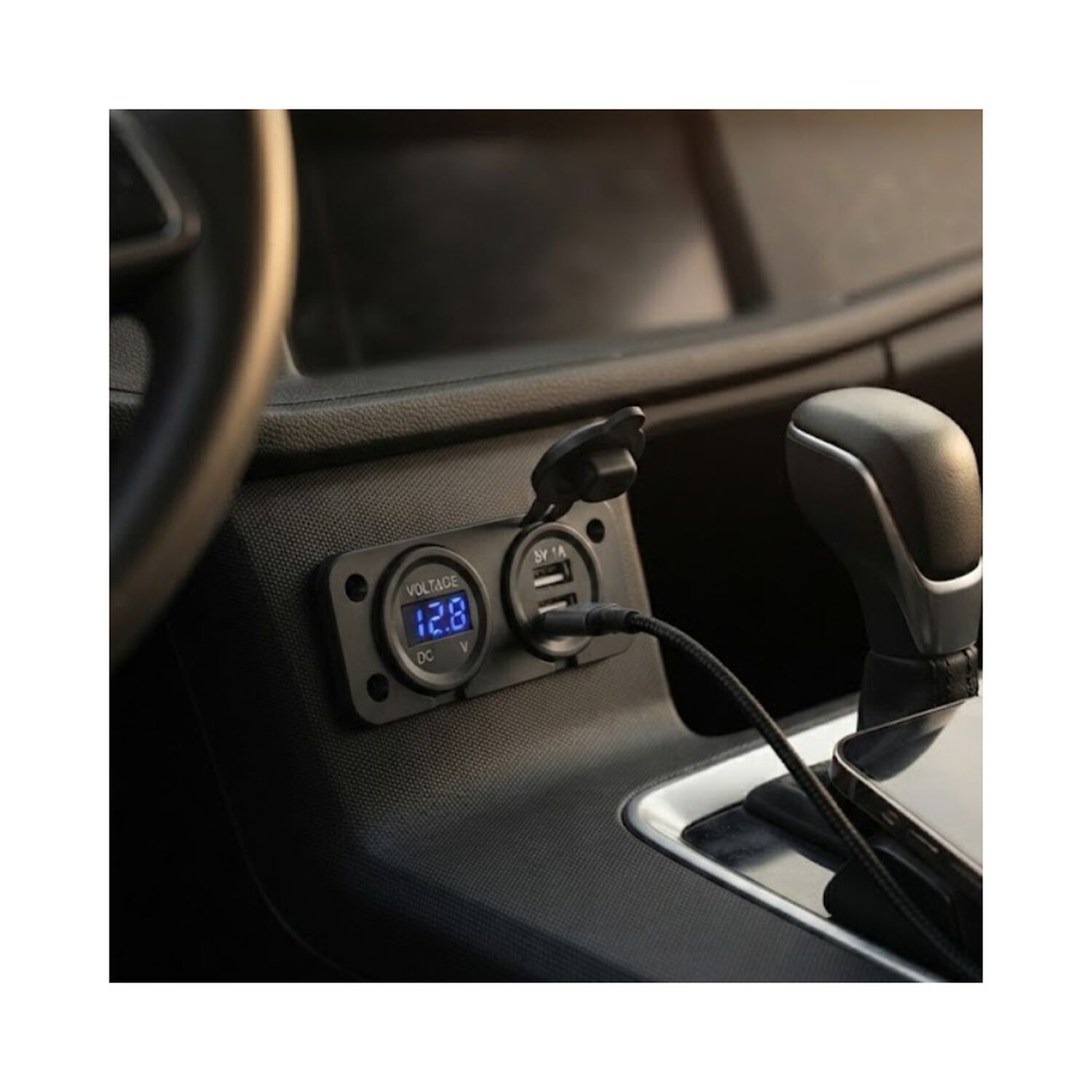 Cargador Doble Usb Con Volt&iacute;metro Y Toma 12v Empotrable Haomai image number 3.0