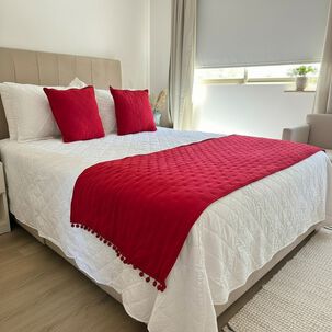 Set Piecera De Algod&oacute;n Con Pompones + 2 Cojines Decorativos