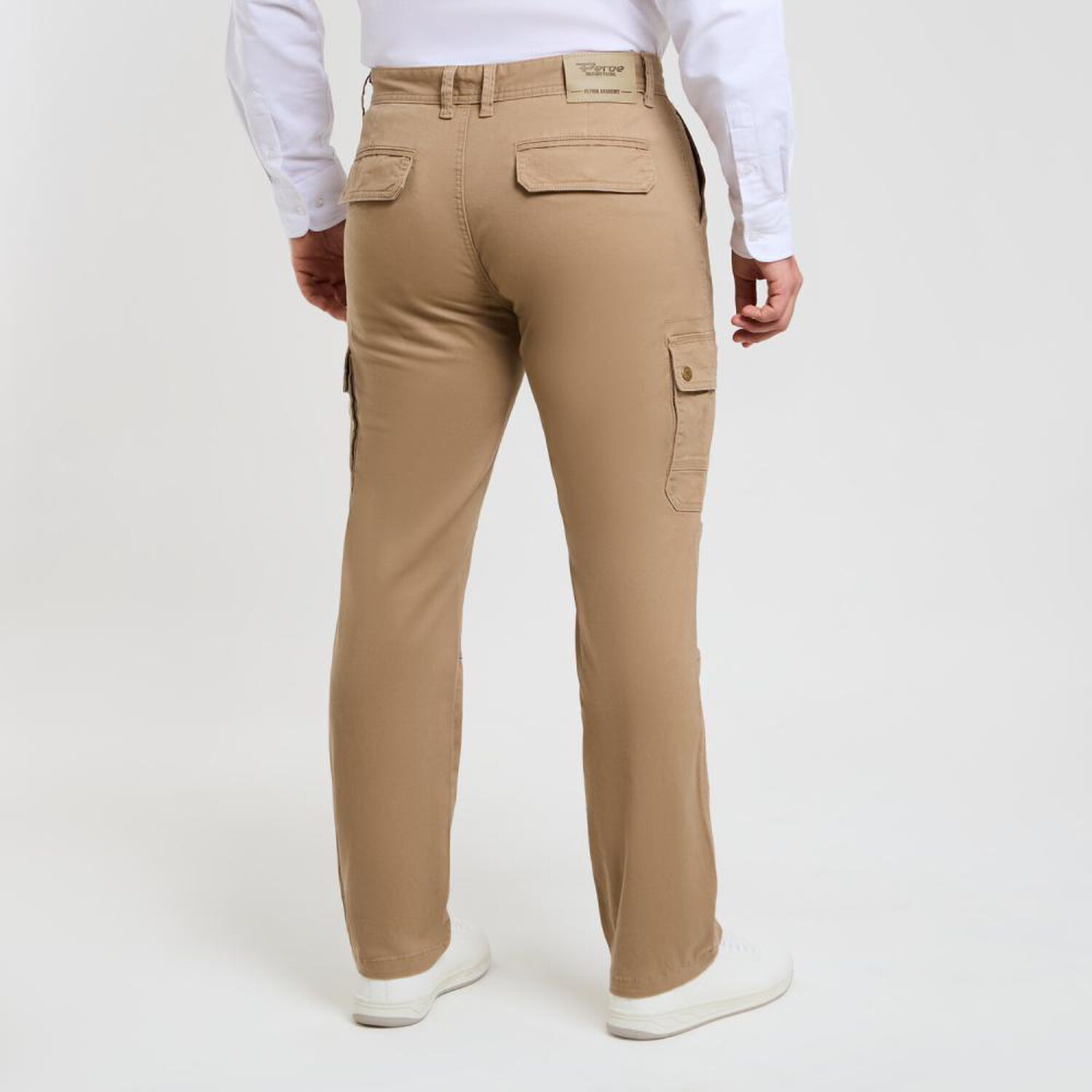 Pantal&oacute;n Liso Tiro Medio Regular Hombre Peroe image number 3.0