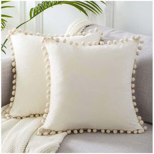Pack De 02 Fundas De Coj&iacute;n De Terciopelo Con Pompon 45x45 Ccrema