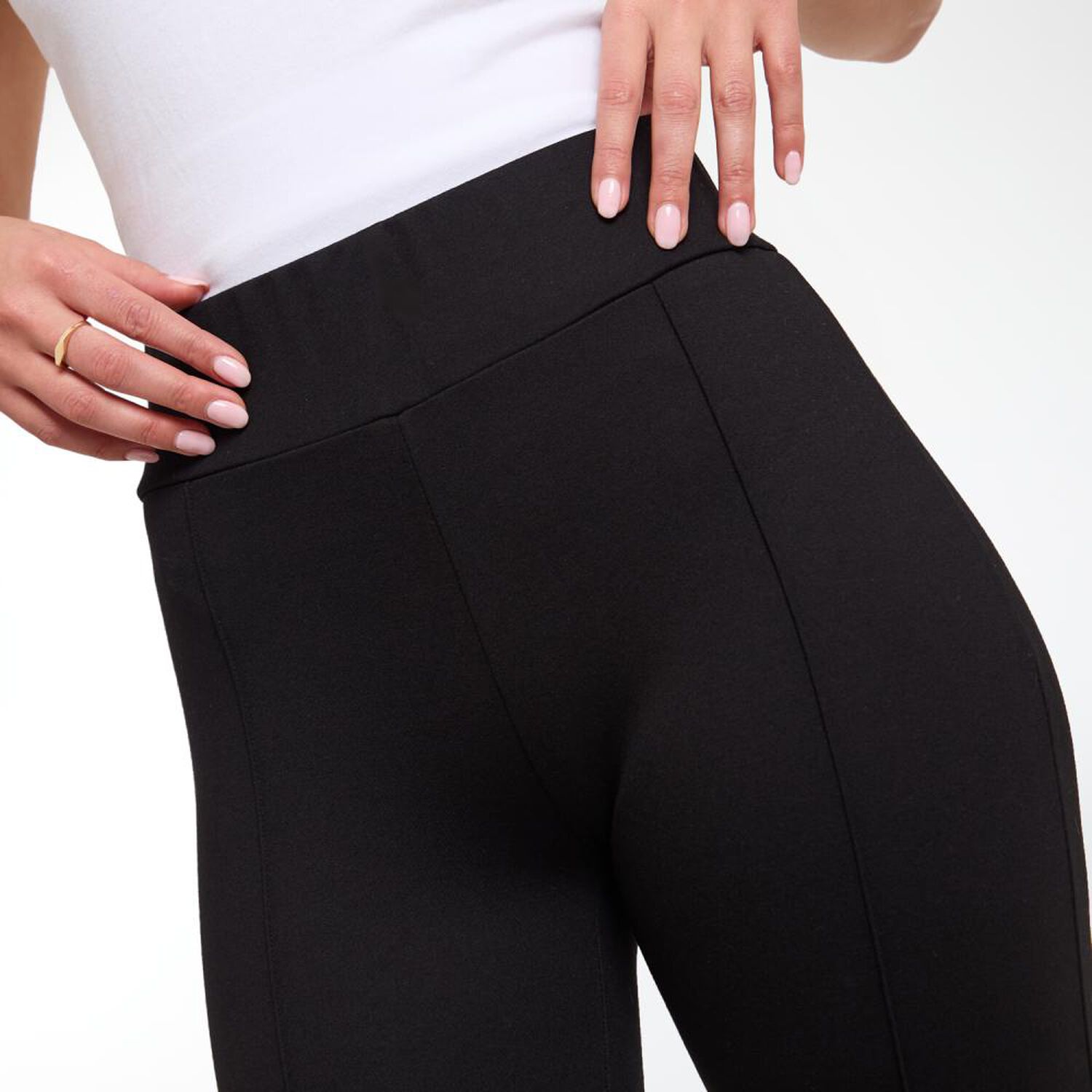 Leggins L&iacute;nea En Pierna Tiro Medio Regular Mujer Kimera image number 4.0