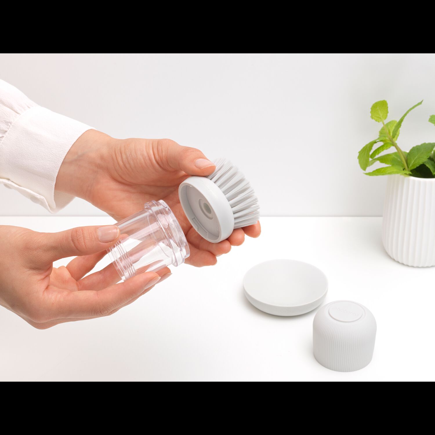 Cepillo Para Platos Con Dispensador Light Grey image number 4.0