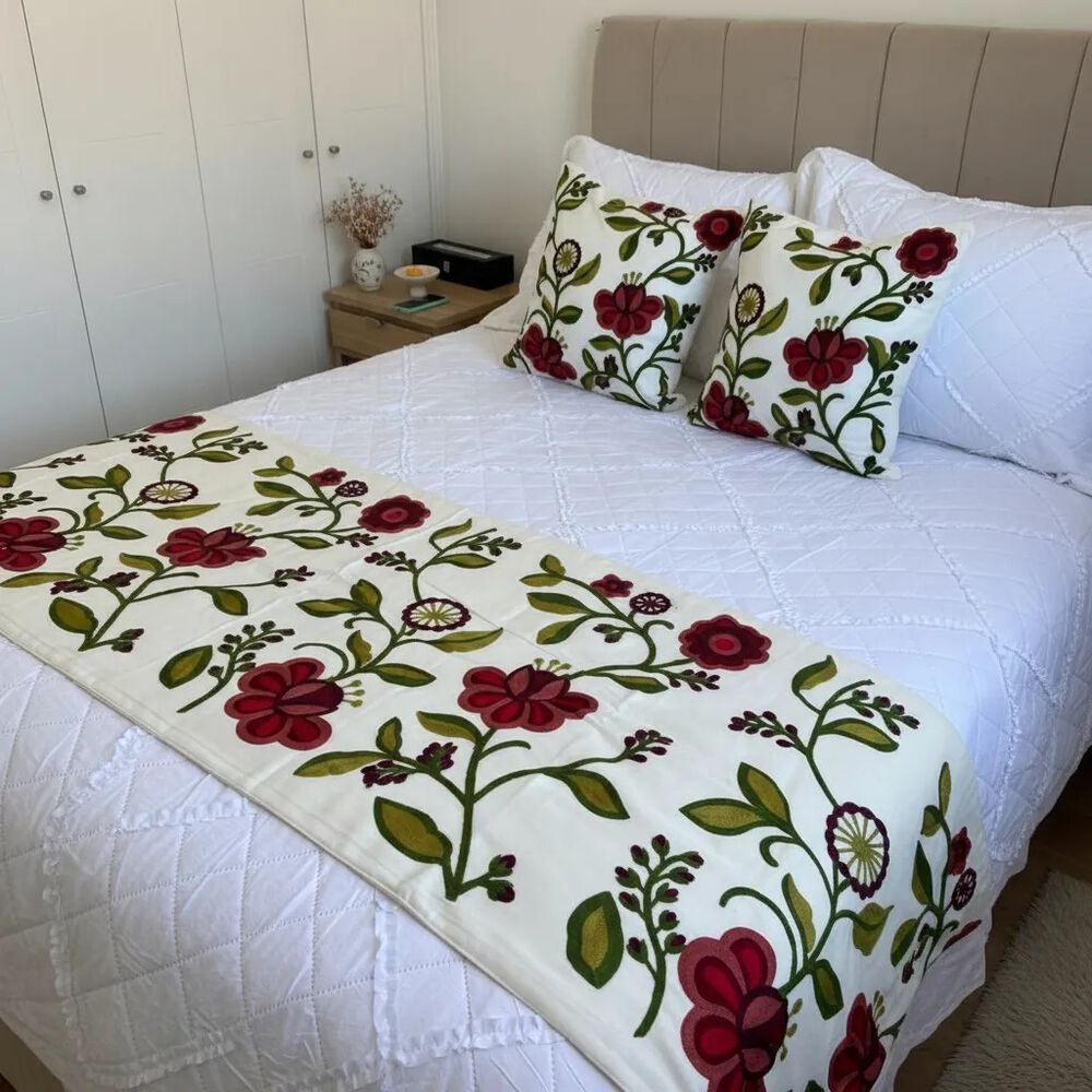 Set De Pieceras Bordadas + Fundas image number 2.0