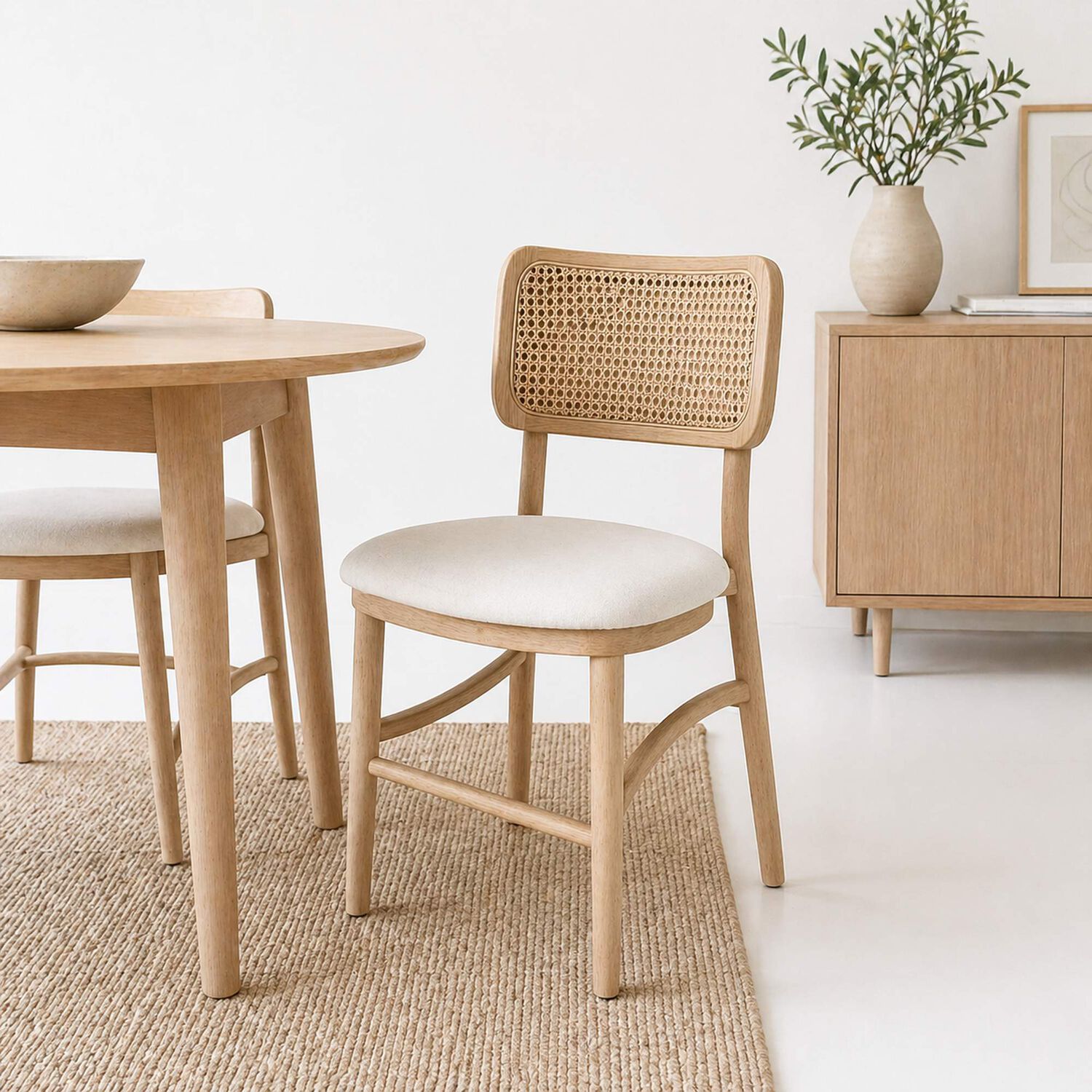 Silla De Estilo Natural Con Respaldo Tejido Y Asiento Acolchado image number 1.0