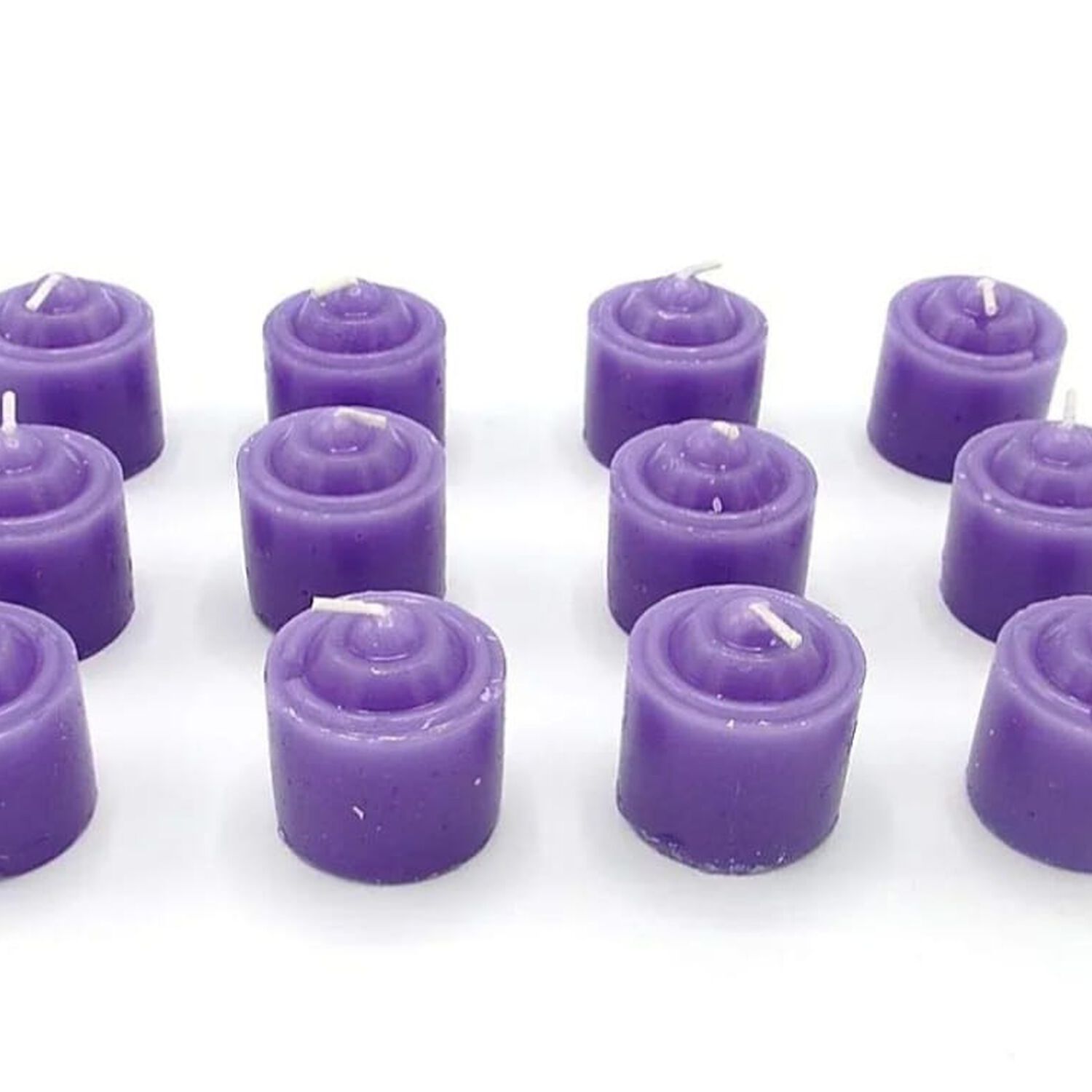 Pack De 12 Velas Moradas Arom&aacute;ticas 3.5x3.5 Cm image number 1.0