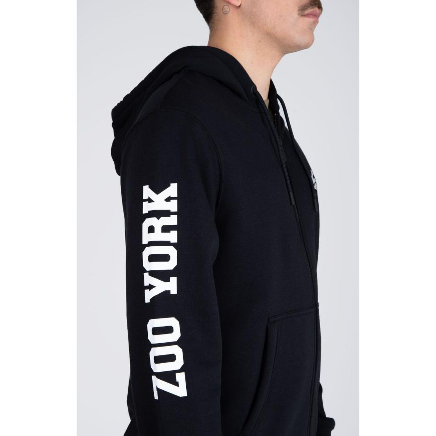Poleron Zip Never Too Basic Con Capcucha Hombre Zoo York image number 4.0