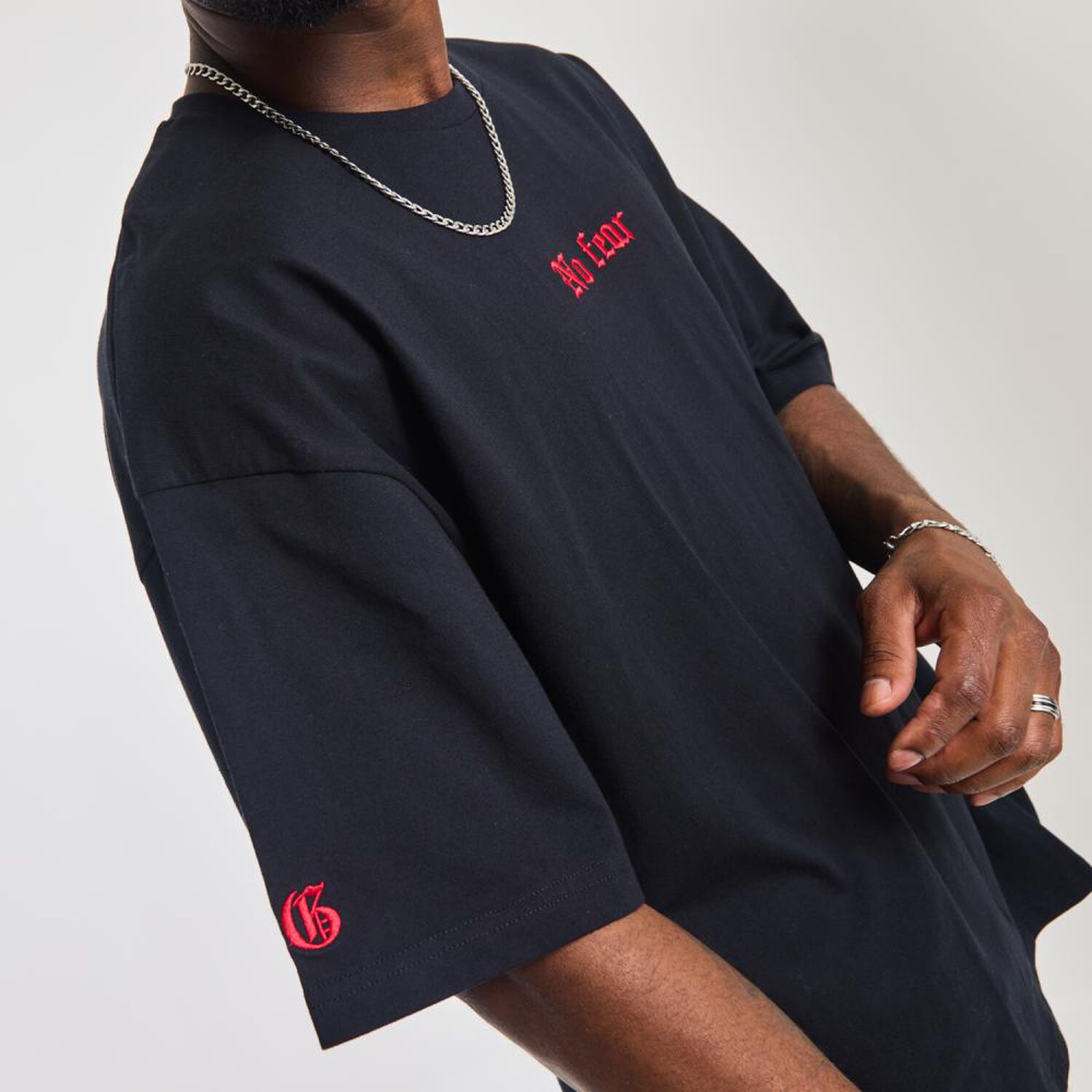 Polera Estampada Oversize Manga Corta Cuello Redondo Hombre Rolly Go image number 4.0