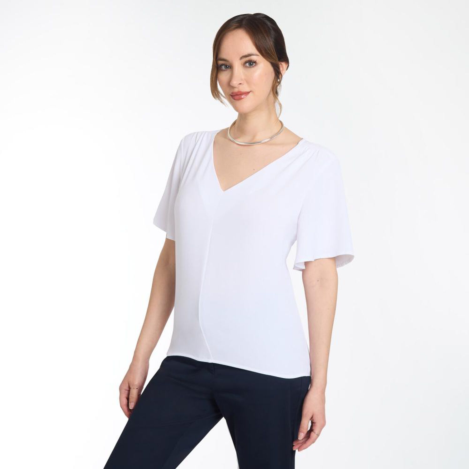 Blusa Lisa Manga Corta Con Aplicaci&oacute;n Recogido En Hombros Cuello V Mujer Lesage image number 2.0
