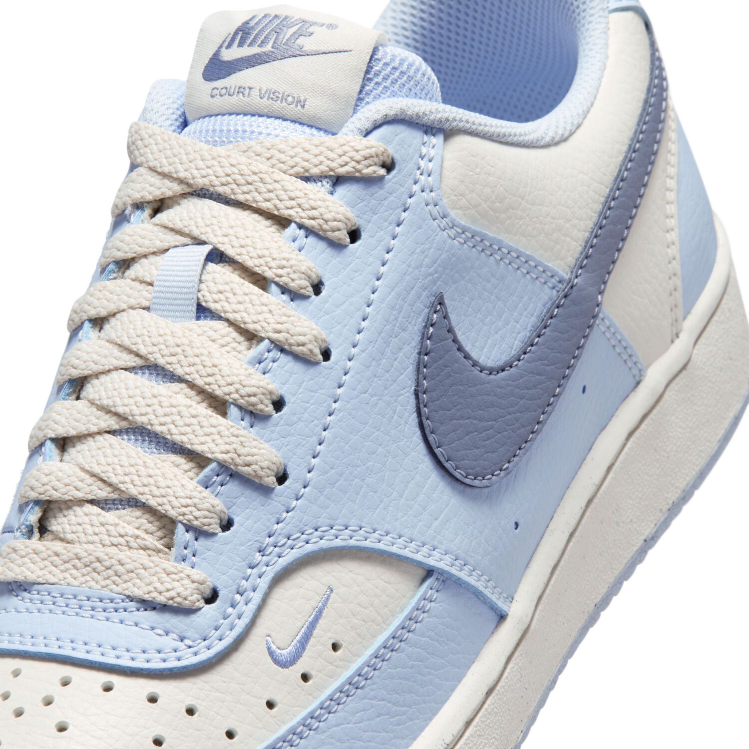 Zapatilla Urbana Mujer Nike Court Vision Low Celeste image number 3.0