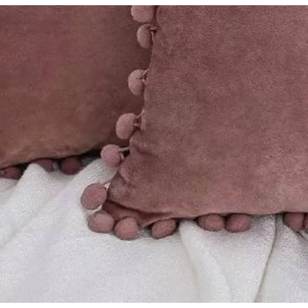 Funda De Cojines Con Pompones. Medida 45x45. Terciopelo. Palo Rosa image number 1.0