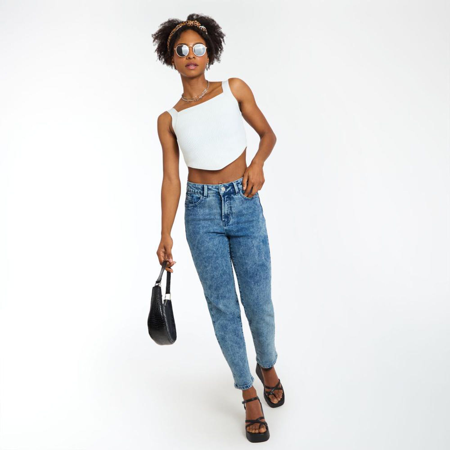 Polera Crop Basta En V Sin Mangas Cuello Recto Mujer Rolly Go image number 1.0